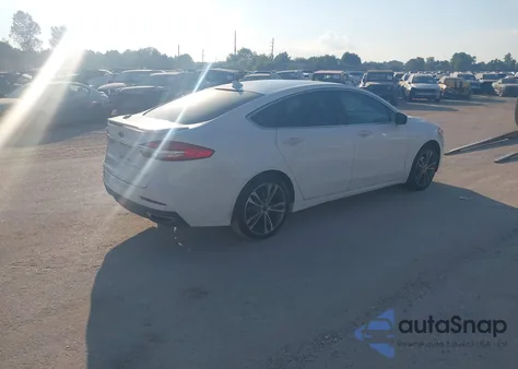 2020 Ford Fusion Titanium z USA, uszkodzony, nr VIN 3FA6P0K92LR134097